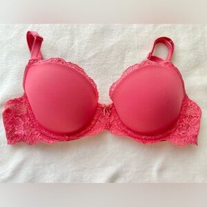 Victoria’s Secret Angels lines demi with smooth cups